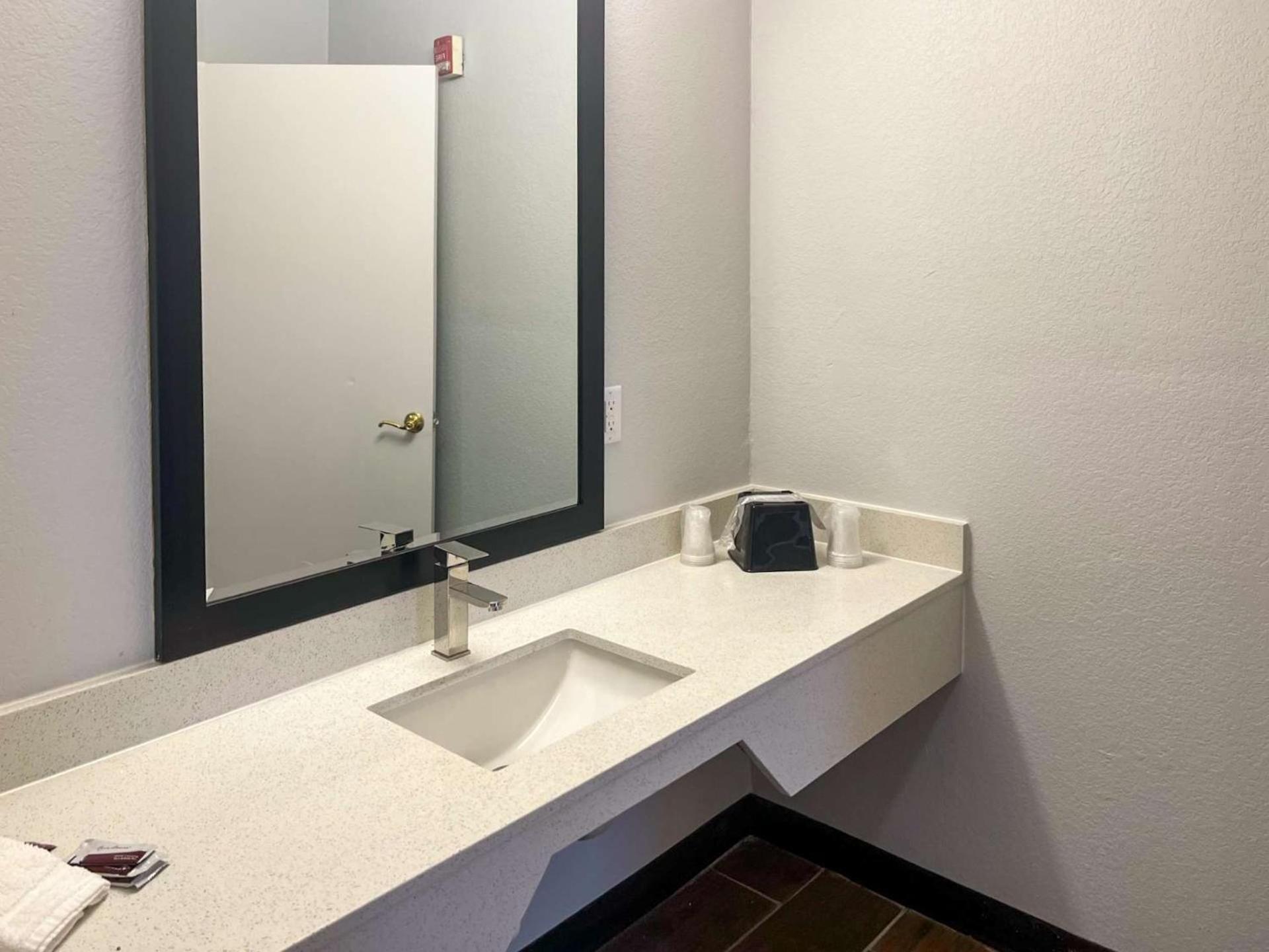 Studio 6 Suites Hurricane, Wv Buitenkant foto